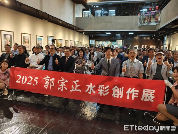 ▲郭宗正在台南市文化中心舉辦水彩創作展,副市長葉澤山蒞臨開幕致詞。(記者林東良翻攝,下同)