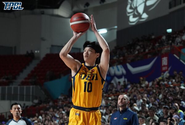 ▲攻城獅高國豪、德魯,特攻謝亞軒、阿巴西、馬可。(圖/TPBL職籃提供)