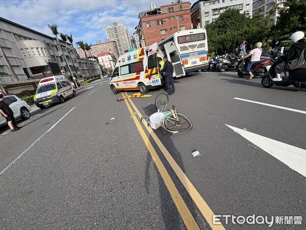 ▲▼新店死亡車禍。(圖/記者陸運陞翻攝)
