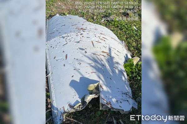 ▲▼綠島海岸發現不明飛行器殘骸。(圖/田鴻銘提供)