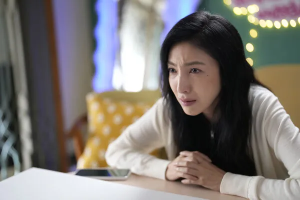 ▲《看看你有多愛我》「網紅媽媽」楊謹華精心操盤的「女兒綁架案」竟弄假成真,林思廷(中)、詹子萱接連遭綁架。(圖/晴天影像提供)