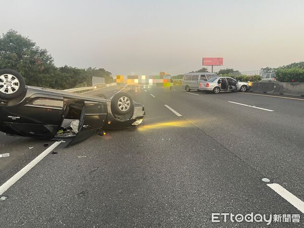 ▲▼ 國道1雲林段今晨3車追撞翻覆 造成1死5傷不幸事故 。(圖/記者游瓊華翻攝)