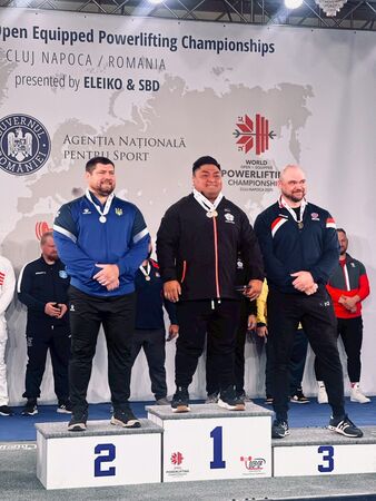 ▲▼2025年世界公開裝備健力錦標賽,我國楊森選手榮獲男子組120公斤級臥舉項目金牌。(圖/運動部提供)