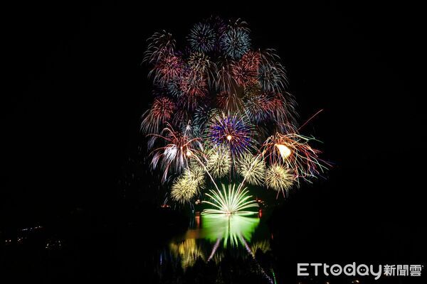 ▲NTSO臺灣管樂團壓軸開演,薩克斯風魅力綻放、璀璨煙花點亮日月潭夜空。(圖/日月潭國家風景區管理處提供)