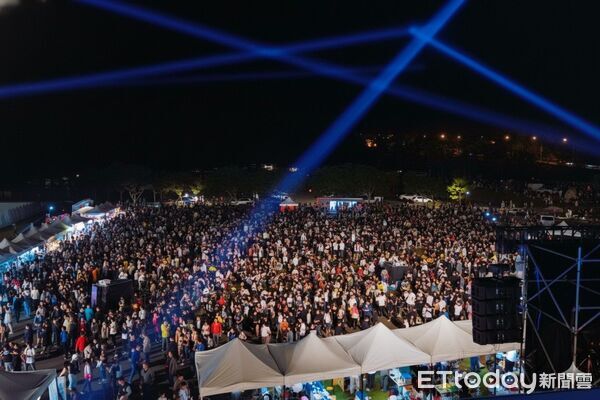 ▲NTSO臺灣管樂團壓軸開演,薩克斯風魅力綻放、璀璨煙花點亮日月潭夜空。(圖/日月潭國家風景區管理處提供)