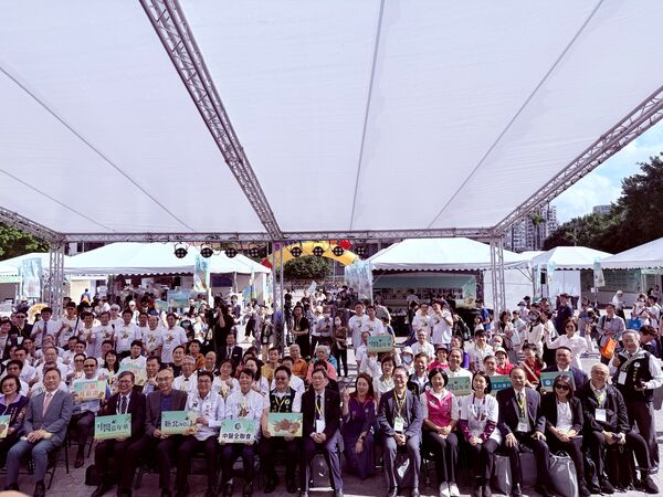 ▲▼民進黨立委、新北市長參選人蘇巧慧今(16日)出席「2025年中醫嘉年華」。(圖/立委蘇巧慧國會辦公室提供)