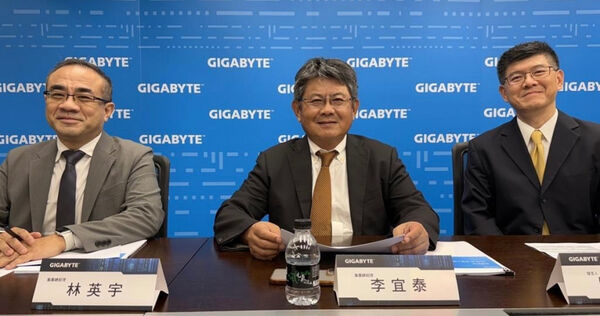 技嘉14日舉行法說會,圖為共同總經理林英宇(左起)、李宜泰及發言人劉文忠。(圖/技嘉提供)