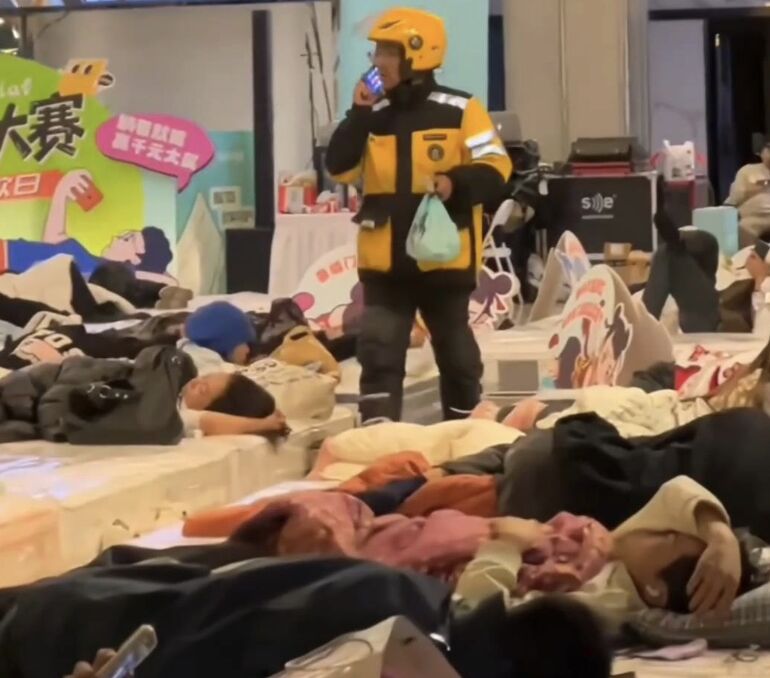 ▲業者在內蒙古包頭舉辦的「躺平大賽」。(圖/翻攝極目新聞)