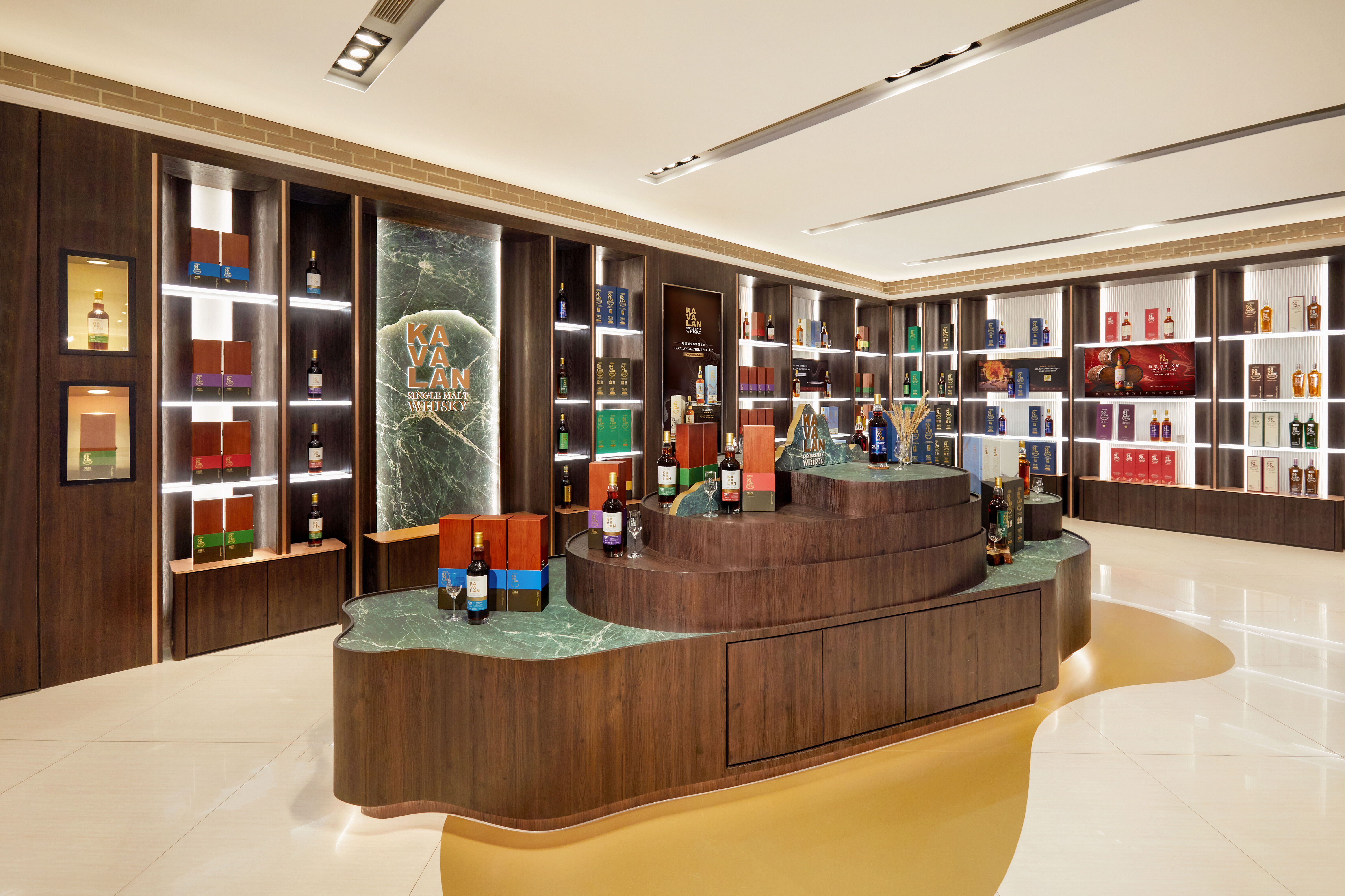 ▲麒麟三款「富士威士忌」登台展味,噶瑪蘭推《海洋》限定版現台灣風土。(圖/各品牌提供)