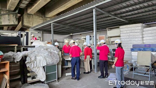 ▲台南做工行善團志工前往鹽水協助弱勢家庭進行屋內外修繕作業。(記者林東良翻攝,下同)