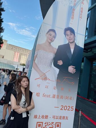 ▲阿弟老婆作勢翻白眼。(圖/翻攝自臉書)