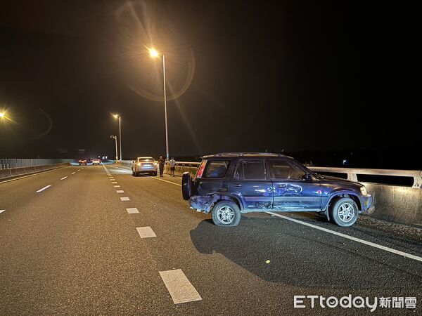 ▲▼國道3號屏東林邊車禍 鬼切車道撞上2人送醫。(圖/記者陳崑福翻攝)