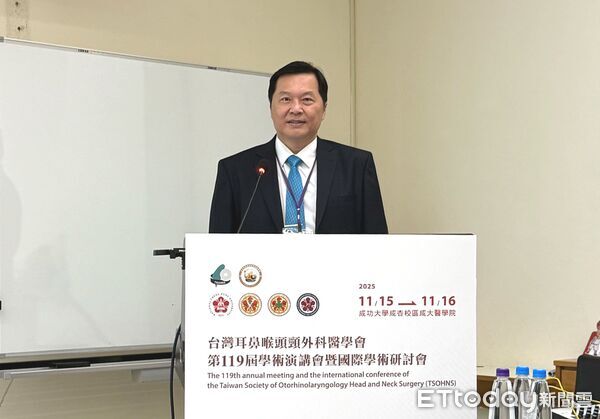 ▲王正坤醫師於台灣耳鼻喉頭頸外科醫學會進行專題演講,分享臉部微整形併發症的預防與處置。(記者林東良翻攝,下同)