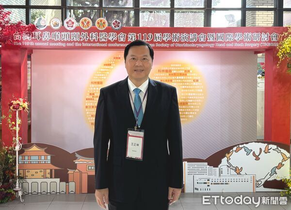 ▲王正坤醫師於台灣耳鼻喉頭頸外科醫學會進行專題演講,分享臉部微整形併發症的預防與處置。(記者林東良翻攝,下同)