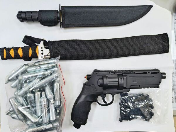 創意私房應召站2/日接七客只給一千狠剝削 還仿創意私房施虐少女逼拍片