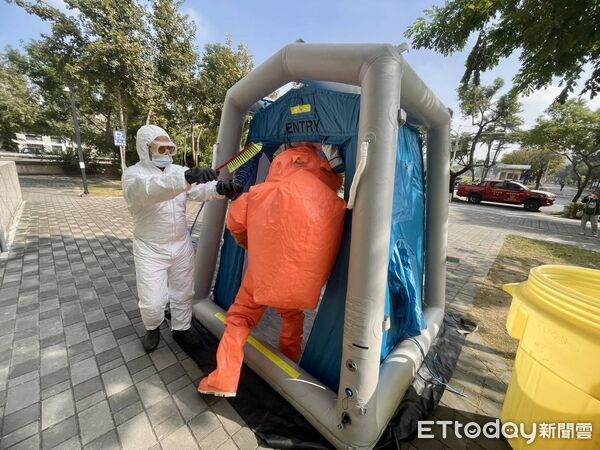 ▲南消七大攜手東區公所與成功大學進行化災聯合演練,展現跨機關防災能量。(記者林東良翻攝,下同)