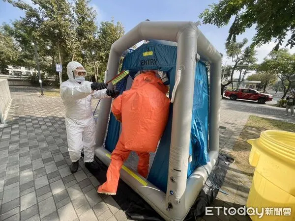 ▲南消七大攜手東區公所與成功大學進行化災聯合演練,展現跨機關防災能量。(記者林東良翻攝,下同)