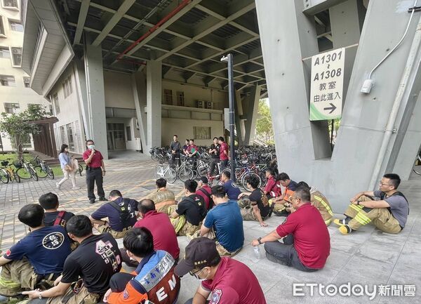 ▲南消七大攜手東區公所與成功大學進行化災聯合演練,展現跨機關防災能量。(記者林東良翻攝,下同)