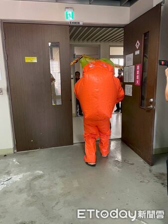 ▲南消七大攜手東區公所與成功大學進行化災聯合演練,展現跨機關防災能量。(記者林東良翻攝,下同)