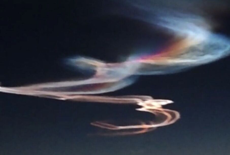 ▲甘肅多地民眾拍下「七彩祥雲」景象。(圖/翻攝極目新聞)