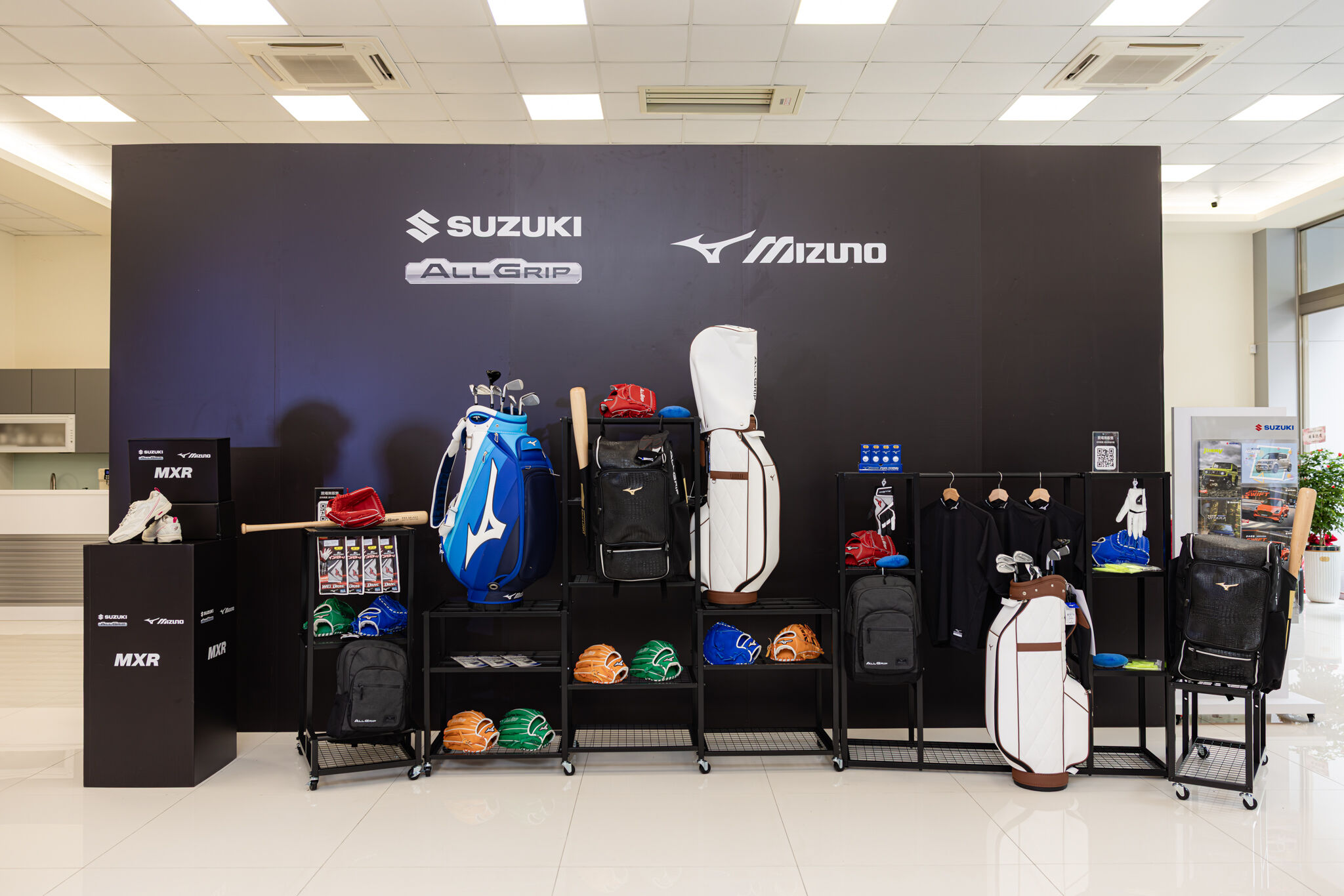 ▲台灣Suzuki帶來嶄新的全新旗艦據點,更與知名運動品牌合作。(圖/翻攝自Suzuki)
