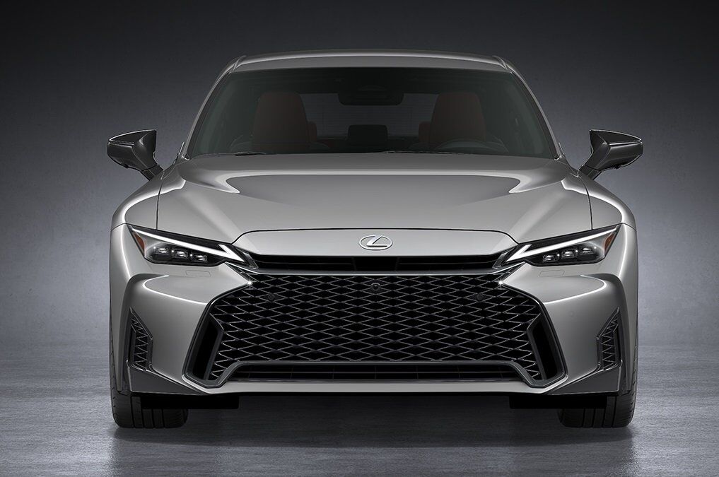 ▲第三次小改款LEXUS IS日本售價曝光,漲幅約10萬新台幣。(圖/翻攝自LEXUS)