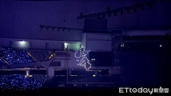 ▲▼SUPER JUNIOR最新巡演<SUPER SHOW 10>,應援無極限,台灣E.L.F.們派出10位專業攝影師飛60台無人機。(圖/讀者@im_wu00_o提供)