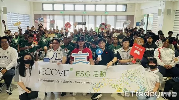 ▲台東環保局邀紅襪小聯盟教練蘇柏豪分享國際經驗 。(圖/記者楊晨東翻攝)