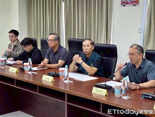 ▲消防署簡任視察溫渭州率專家小組至台南消防局進行114年度安衛評鑑。(記者林東良翻攝,下同)