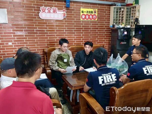 ▲消防署簡任視察溫渭州率專家小組至台南消防局進行114年度安衛評鑑。(記者林東良翻攝,下同)