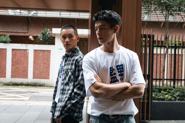 ▲《監所男子囚生記》邱以太、陳澤耀接受專訪。(圖/愛奇藝國際版、壹壹影業提供)