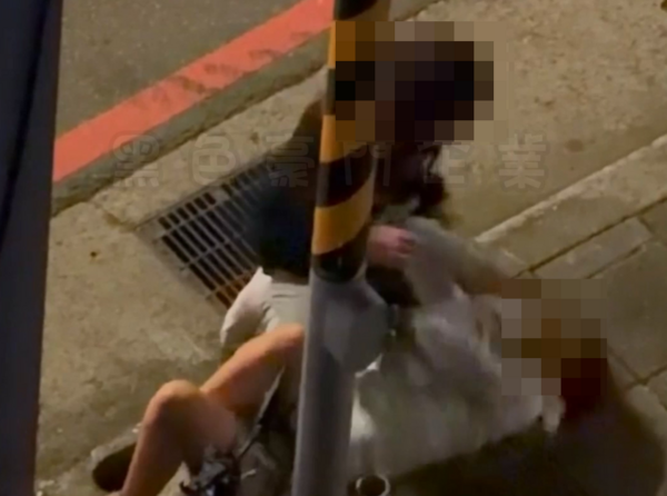 ▲▼ 新北少女互毆同性伴侶! 警到場赫見她竟酒駕無照上路 。(圖/翻攝黑色豪門企業)