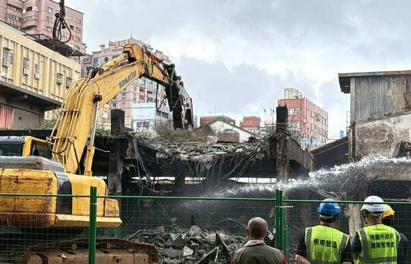 ▲南門市場災損區域啟動拆除周邊實施交管