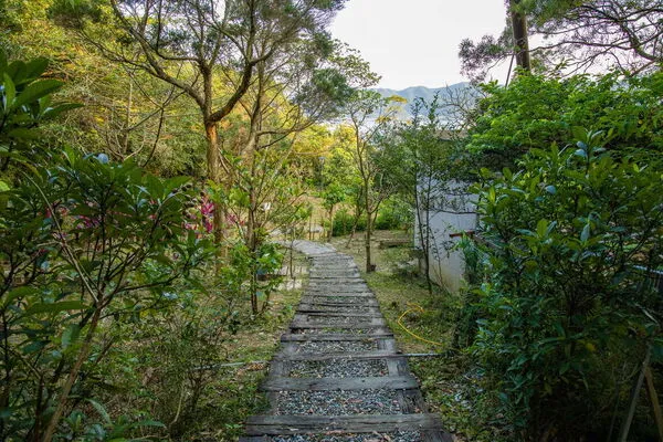 ▲野柳里步道,翡翠灣,當季海蟹料理。(圖/新北市觀旅局提供)