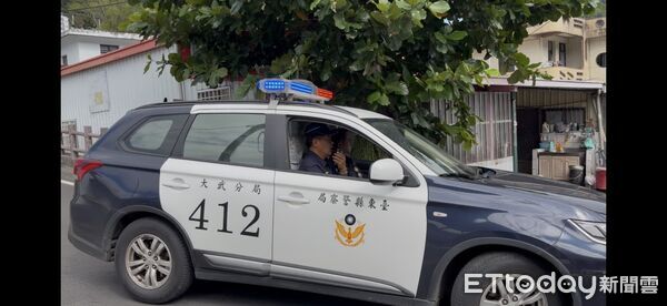 ▲大武警深入部落以排灣族語宣導防詐。(圖/記者楊晨東翻攝)