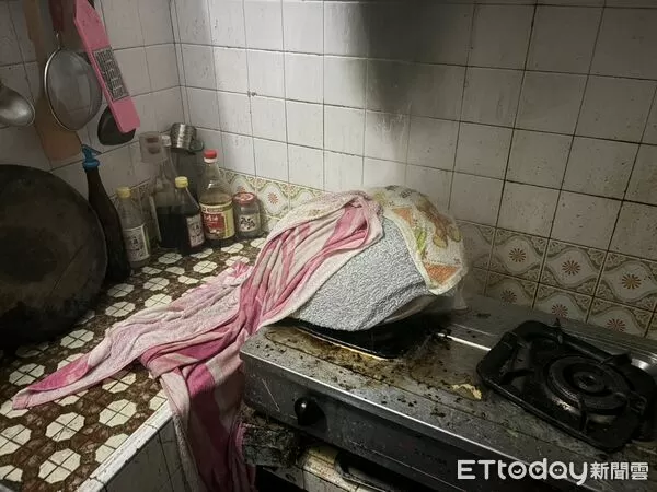 ▲崁頂消防分隊崁頂民宅滅火。(圖/記者陳崑福翻攝)