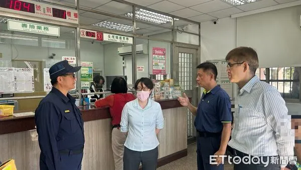 ▲▼花蓮新城警分局全面提升警戒層級,加強轄內各銀行、郵局及ATM巡邏。(圖/新城警分局提供,下同)