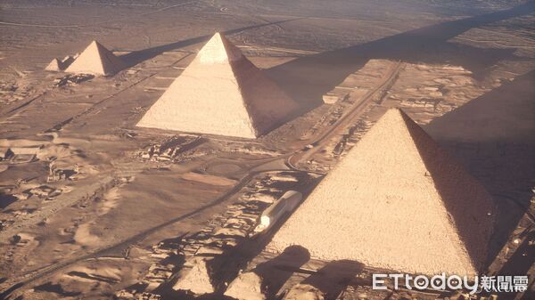 ▲奇美博物館將引進全球轟動的VR節目《消失的法老》,重現古夫金字塔壯麗場景。(記者林東良翻攝,下同)