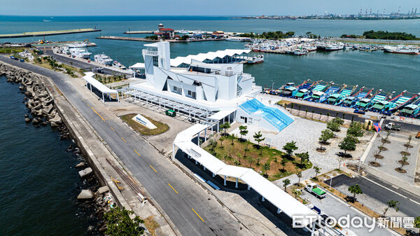 ▲民營大福航運暫時停航,旅運中心服務不中斷。(圖/屏東縣政府提供)