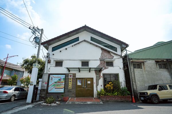 ▲▼奈良美智在台十年巡展「跟著朦朧潮濕的一天去旅行」,在嘉義縣府、北回化學力邀下,第五站將前進嘉義縣新港文化館25號倉庫,展期自2025年12月12日至2026年5月17日。(圖/文化總會提供)