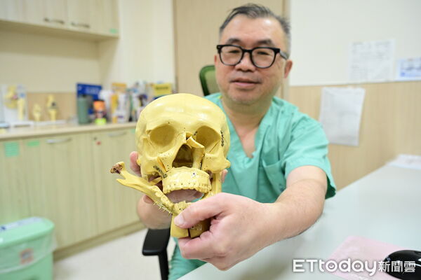 ▲建築工5米高墜落「臉骨全碎」毀容 醫刀下「不留1條疤」奇蹟重塑。(圖/亞大附醫提供)