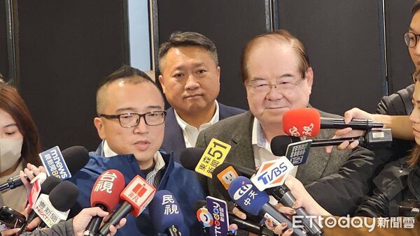 ▲▼藍白主席會面事前場勘,民眾黨秘書長周榆修、國民黨秘書長李乾龍受訪。(圖/記者呂佳賢攝)