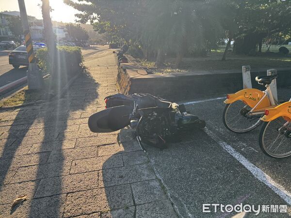 ▲▼ 屏東20歲男子騎車上班莫名衝上人行道,送醫不治。(圖/記者陳崑福翻攝,下同)
