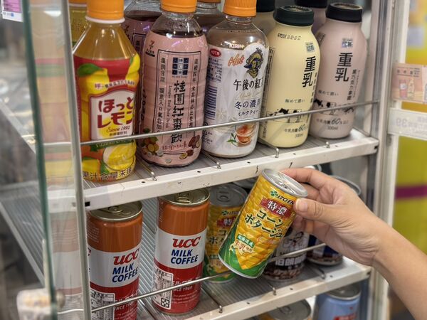 ▲▼超商搶攻降溫商機,紛紛推出保暖商品優惠。(圖/業者提供)