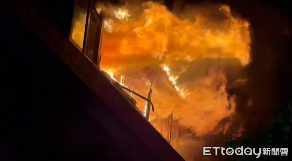 ▲▼ 雲林縣斗六市仁愛路上一棟公寓,昨日晚間發生火警 。(圖/記者游瓊華翻攝)