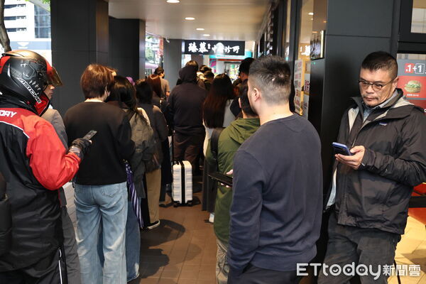 ▲▼麥當勞西湖店新口味奶昔開賣 。(圖/記者黃克翔攝)