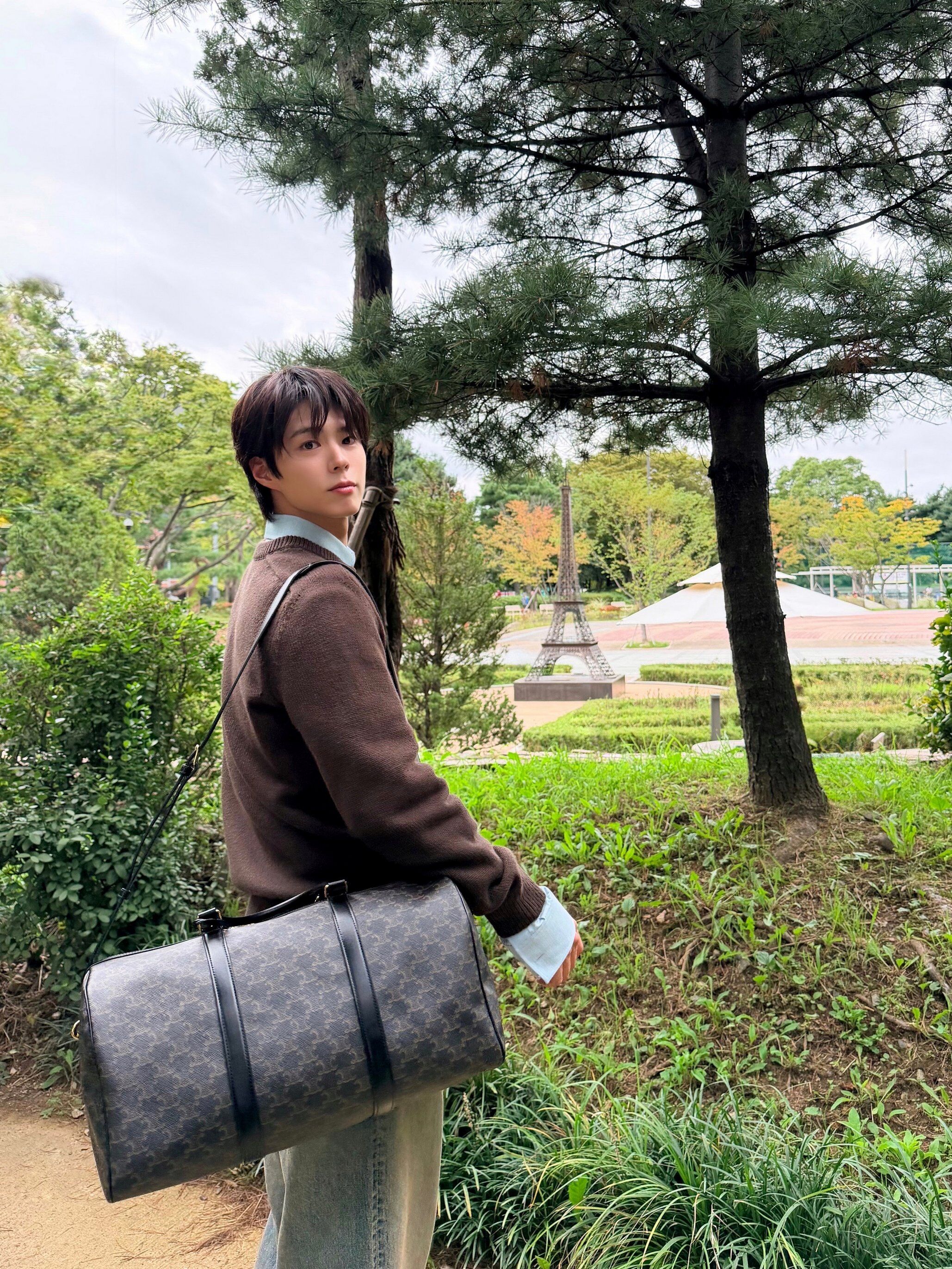 ▲宋江LOEWE 朴寶劍、V CELINE。(圖/品牌提供)