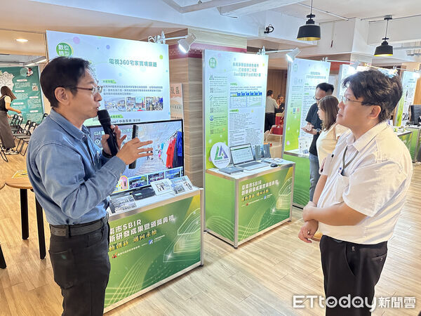 ▲中嘉寬頻|雙子星以「電視360宅家實境旅遊」服務奪下台南市SBIR公共示範服務貢獻獎。(記者林東良翻攝,下同)