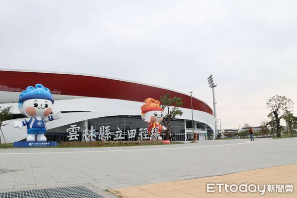 ▲縣長張麗善宣布田徑場20日起免費開放,盼成為全民共享場域。(圖/記者游瓊華翻攝)