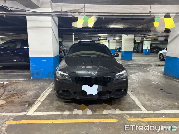 ▲李男搶走40萬,搭乘劉男所駕駛的BMW逃逸。(圖/記者陸運陞翻攝)